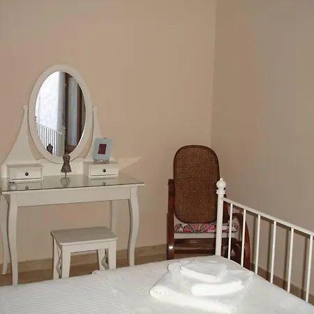 Despina's Daire Magouládes